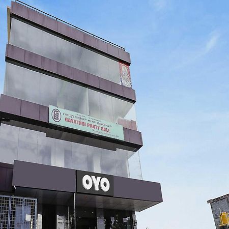 Oyo Flagship Gayathri Lodging & Boarding Hotel Bangalore Exterior foto