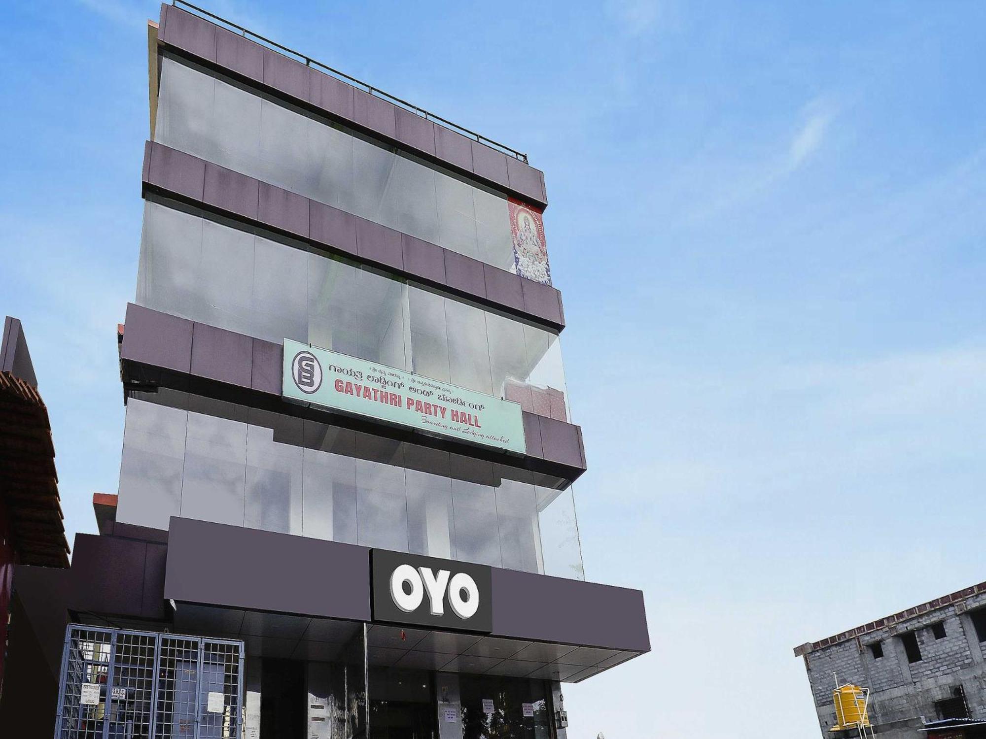 Oyo Flagship Gayathri Lodging & Boarding Hotel Bangalore Exterior foto